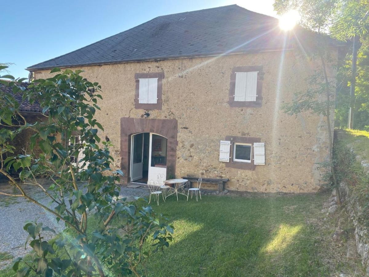 Gite Guiroya Saint-Jean-le-Vieux  Buitenkant foto
