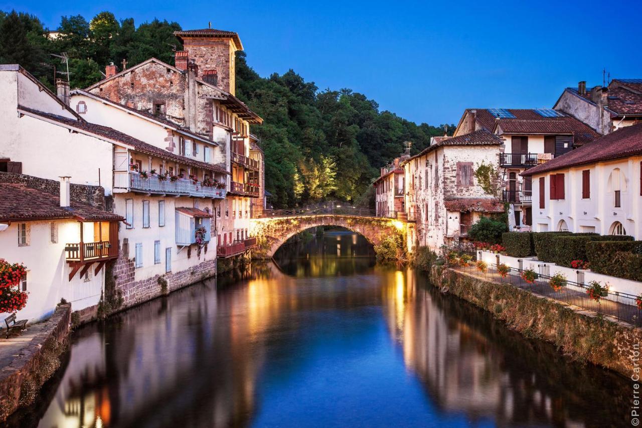 Gite Guiroya Saint-Jean-le-Vieux  Buitenkant foto