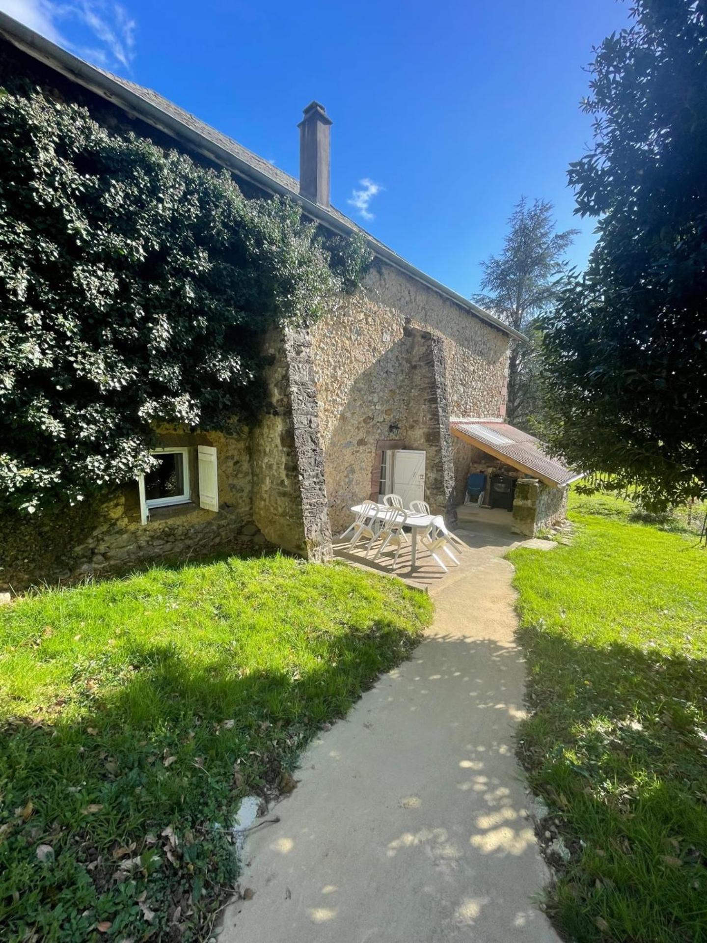 Gite Guiroya Saint-Jean-le-Vieux  Buitenkant foto