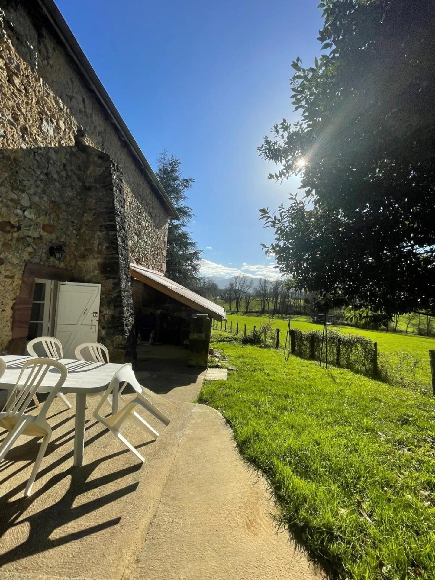 Gite Guiroya Saint-Jean-le-Vieux  Buitenkant foto